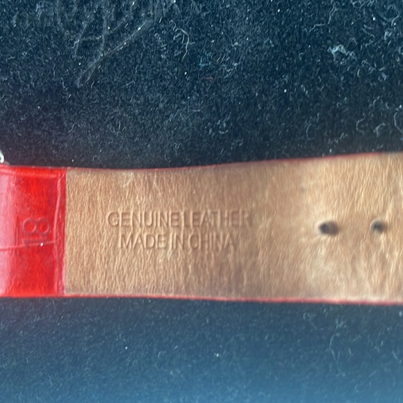 Gossip watch quartz red glow in the dark second hand new battery silver tone - Picture 7 of 8